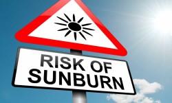 Can sunscreen help decrease the risk of sunburn?